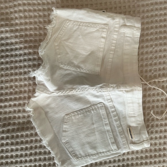 Billabong Lite Hearted Denim short Women’s Size 26 Color white - Picture 2 of 4